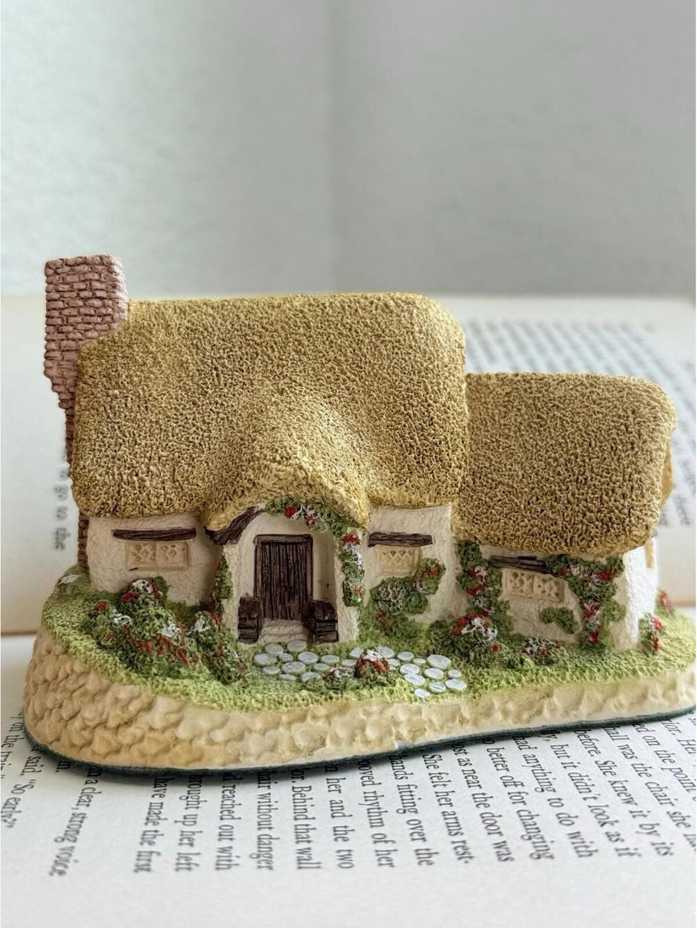 Vintage David Winter Rose Cottage 1980 Hand Made Hand Painted Great Britain